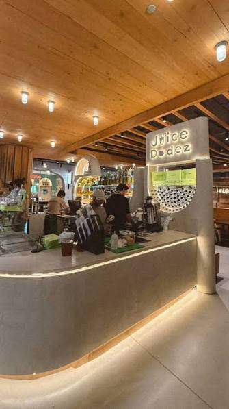 Juice Dudez café interior